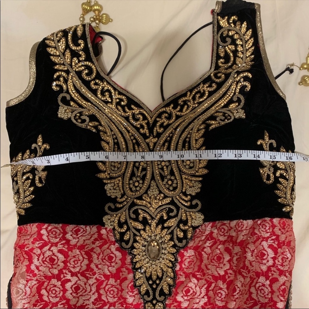 Elegant Black and Red Embroidered Dress - Picture 5 of 6